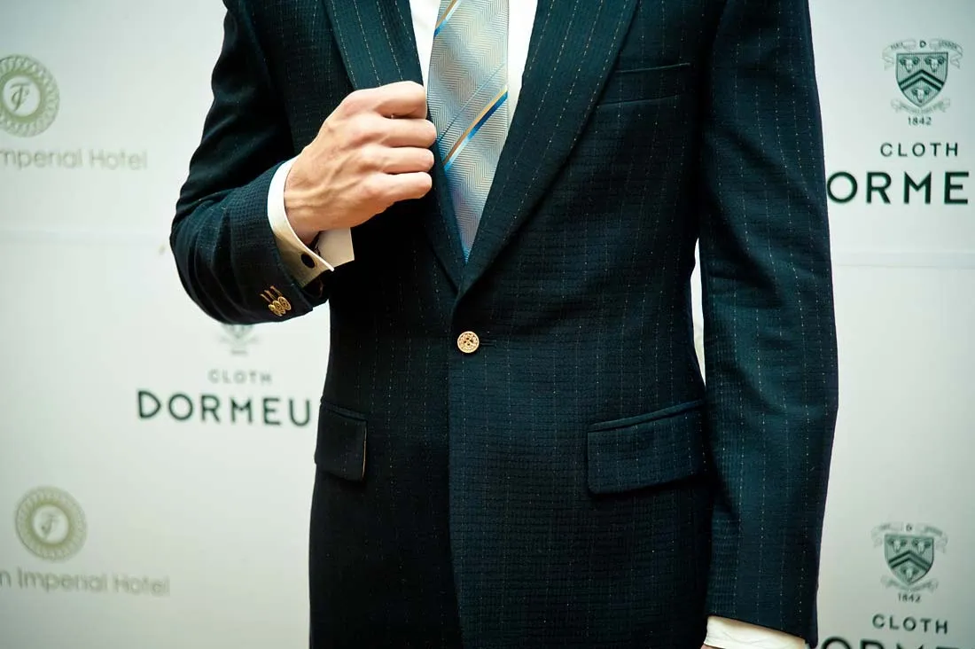 3-Dormeuil-Vanquish-II-0001